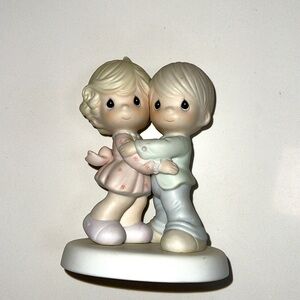 Precious moments 1990 “Hug one another”